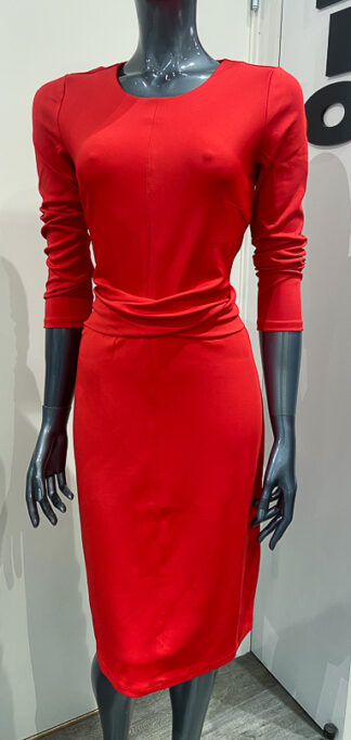 Kjole fra Marc Cain, finnes i rød og sort